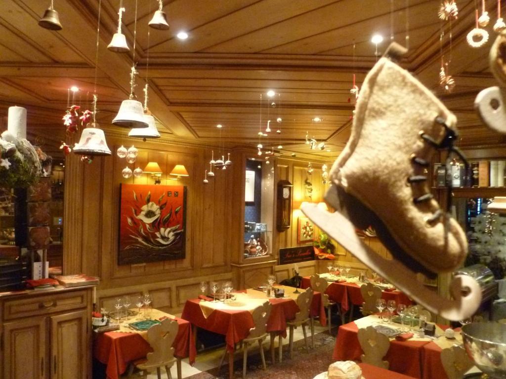 Hotel Restaurant Les Pins logis Haguenau Extérieur photo