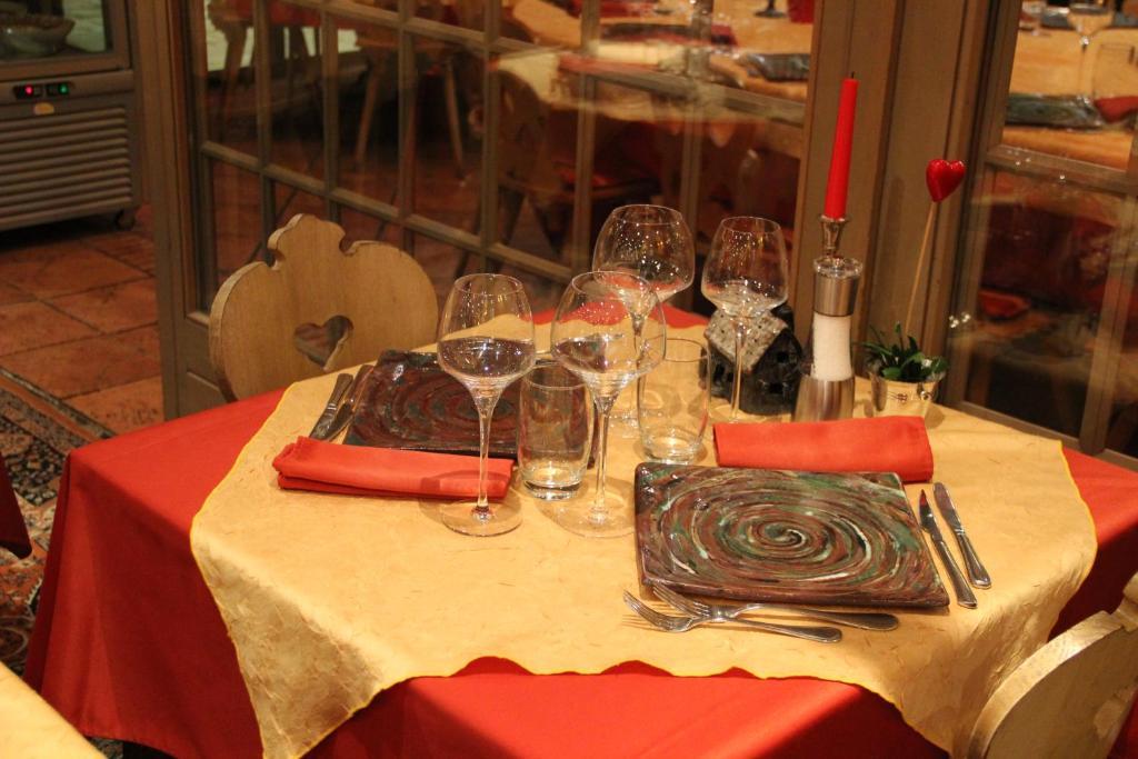 Hotel Restaurant Les Pins logis Haguenau Extérieur photo