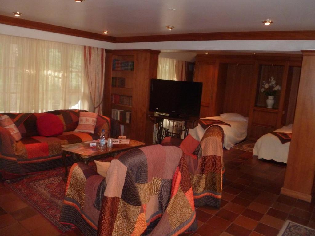 Hotel Restaurant Les Pins logis Haguenau Extérieur photo