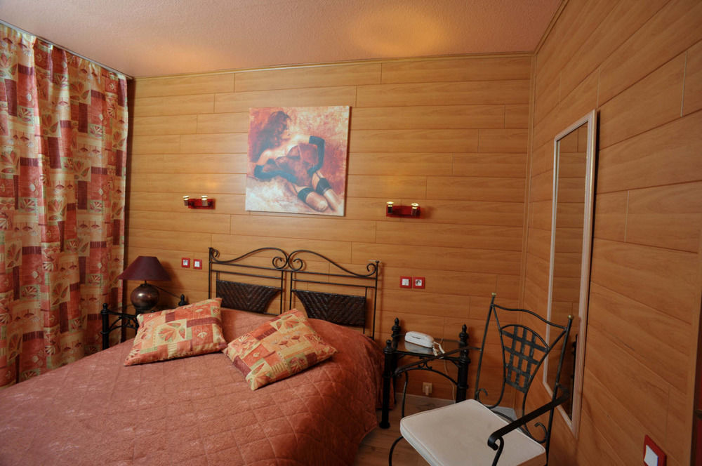Hotel Restaurant Les Pins logis Haguenau Extérieur photo